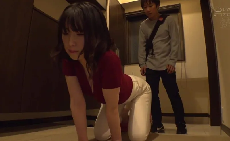 Người phụ nữ nhà bên thiếu thốn và cậu sinh viên trúng số cạnh bên