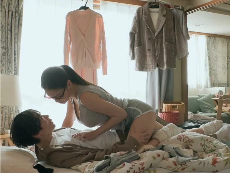 được chị cạnh nhà "an ủi" khi người yêu đi ngoại tình